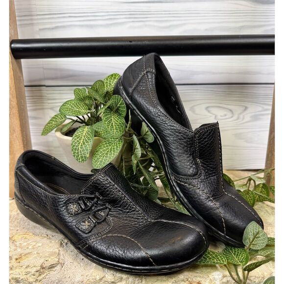 Clarks Shoes - Clarks Women's Black Slip-On‎ Loafers Size 7.5 Casual Flats